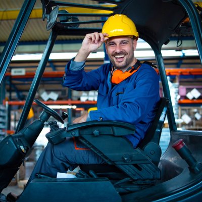 Raktári targoncás rakodó